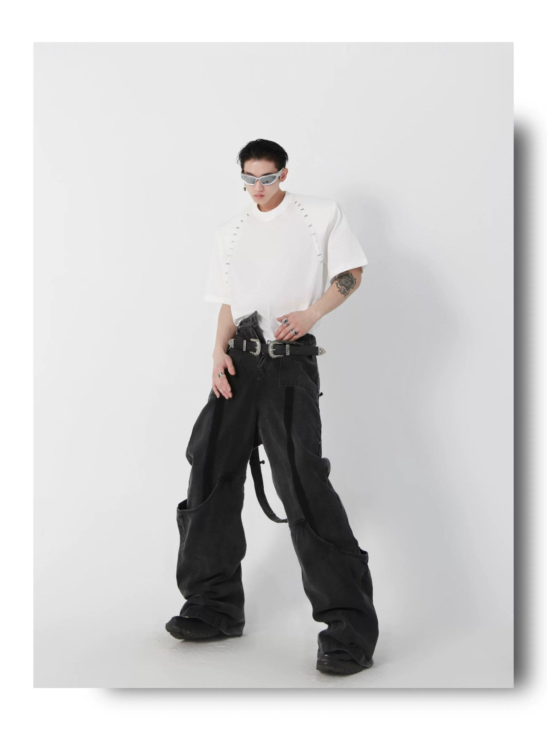 desc::padded-shoulder-metal-bead-boxy-tee-unisex-streetwear-detail-img-6