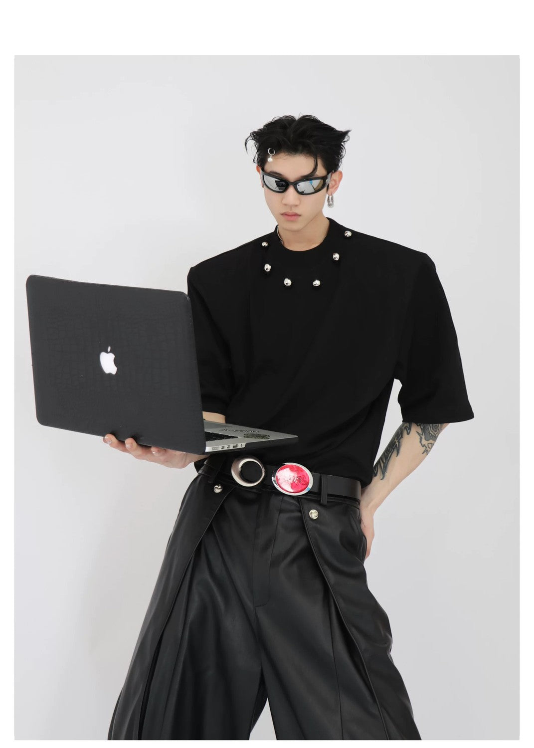 desc::padded-shoulder-metal-bead-punk-tee-loose-fit-detail-img-10