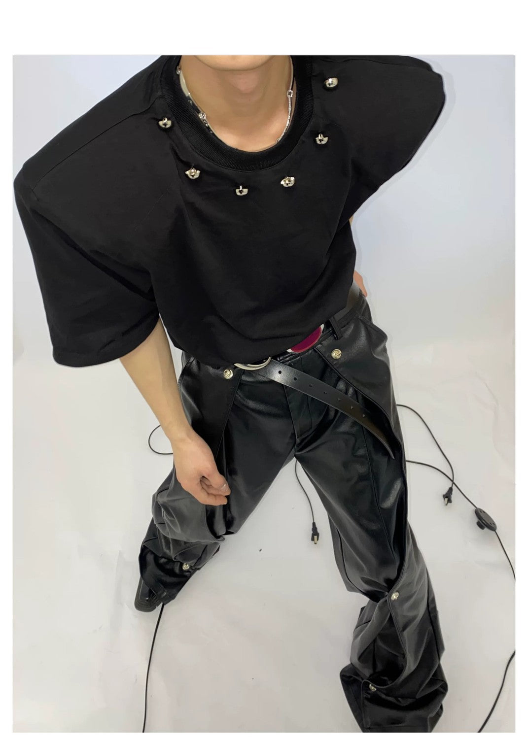 desc::padded-shoulder-metal-bead-punk-tee-loose-fit-detail-img-3
