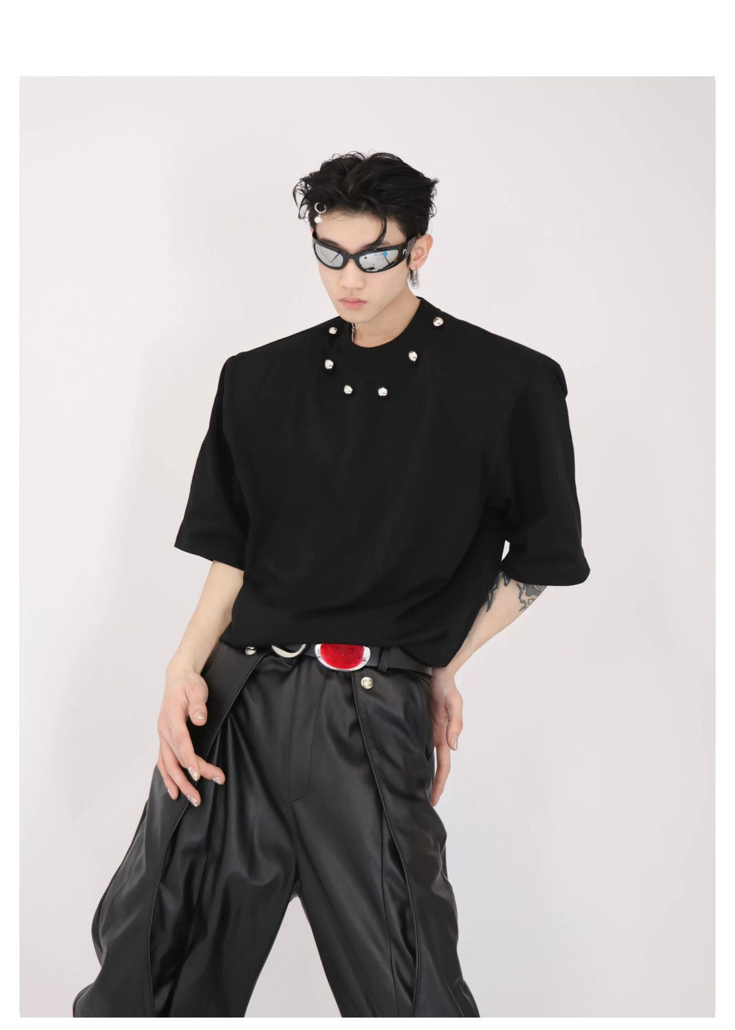 desc::padded-shoulder-metal-bead-punk-tee-loose-fit-detail-img-9