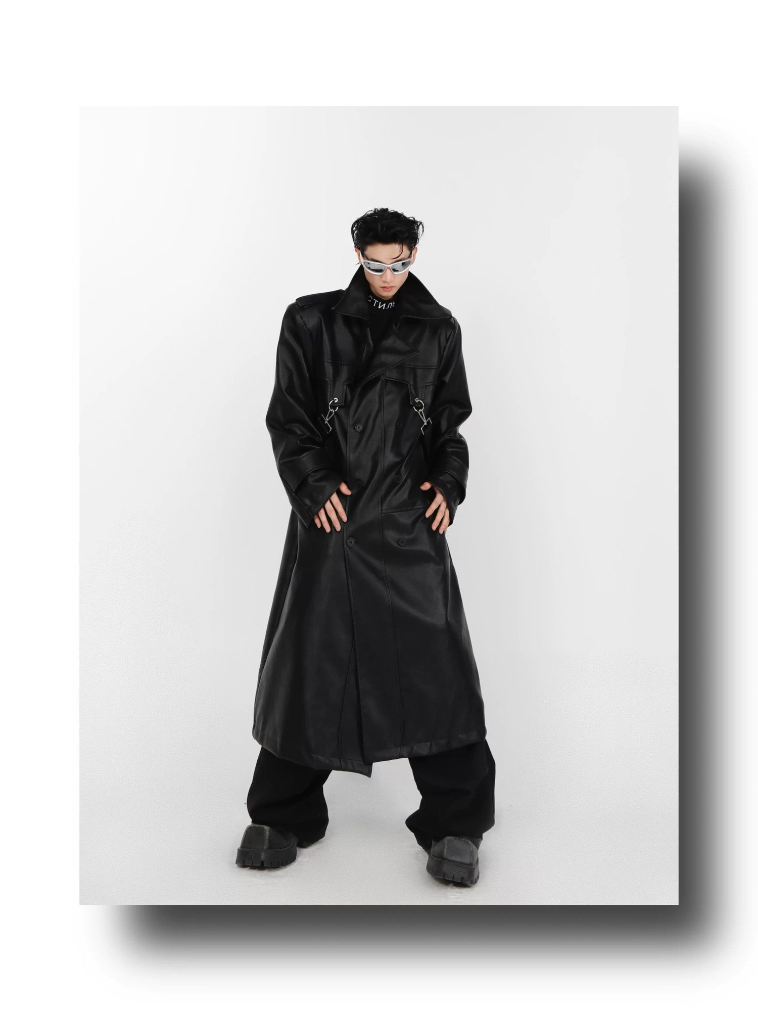 desc::padded-shoulder-pu-leather-trench-coat-with-metal-details-detail-img-1
