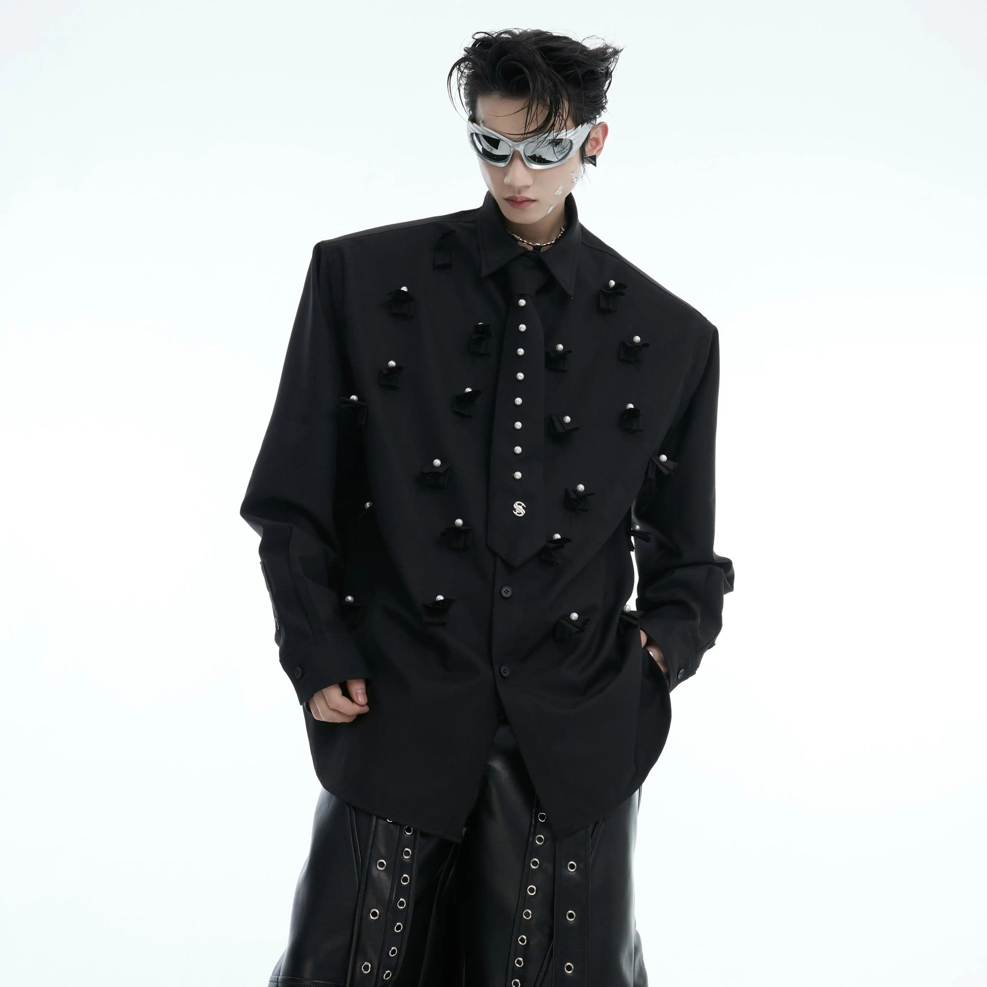 Loose fit streetwear shirt with structured shoulders back view