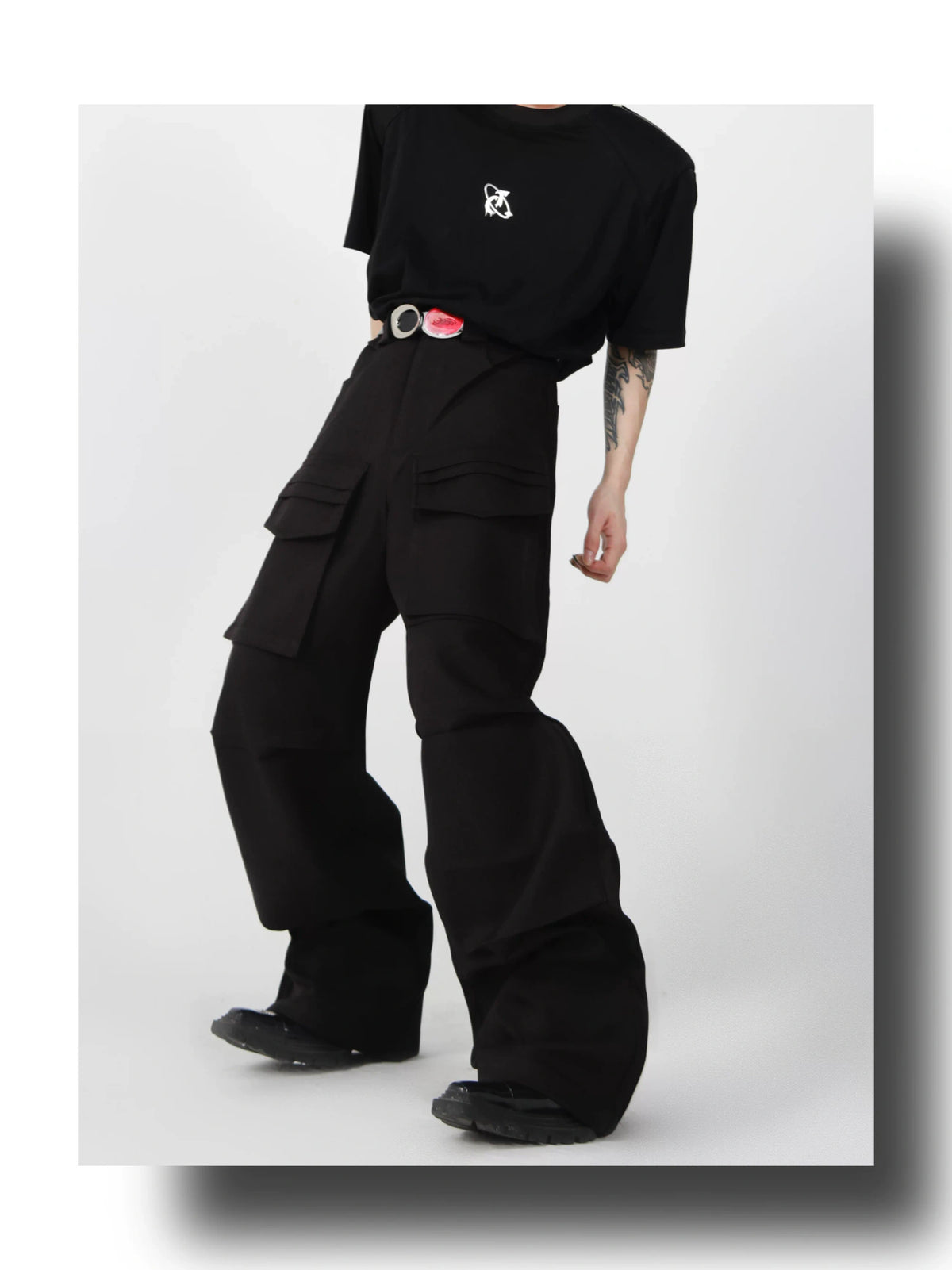Pleated Wide-Leg Cargo Trousers in Gray or Black - detail image 12
