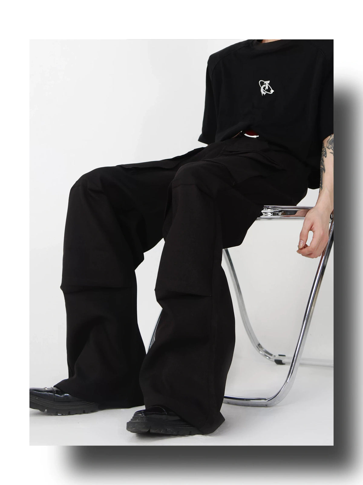 Pleated Wide-Leg Cargo Trousers in Gray or Black - detail image 13
