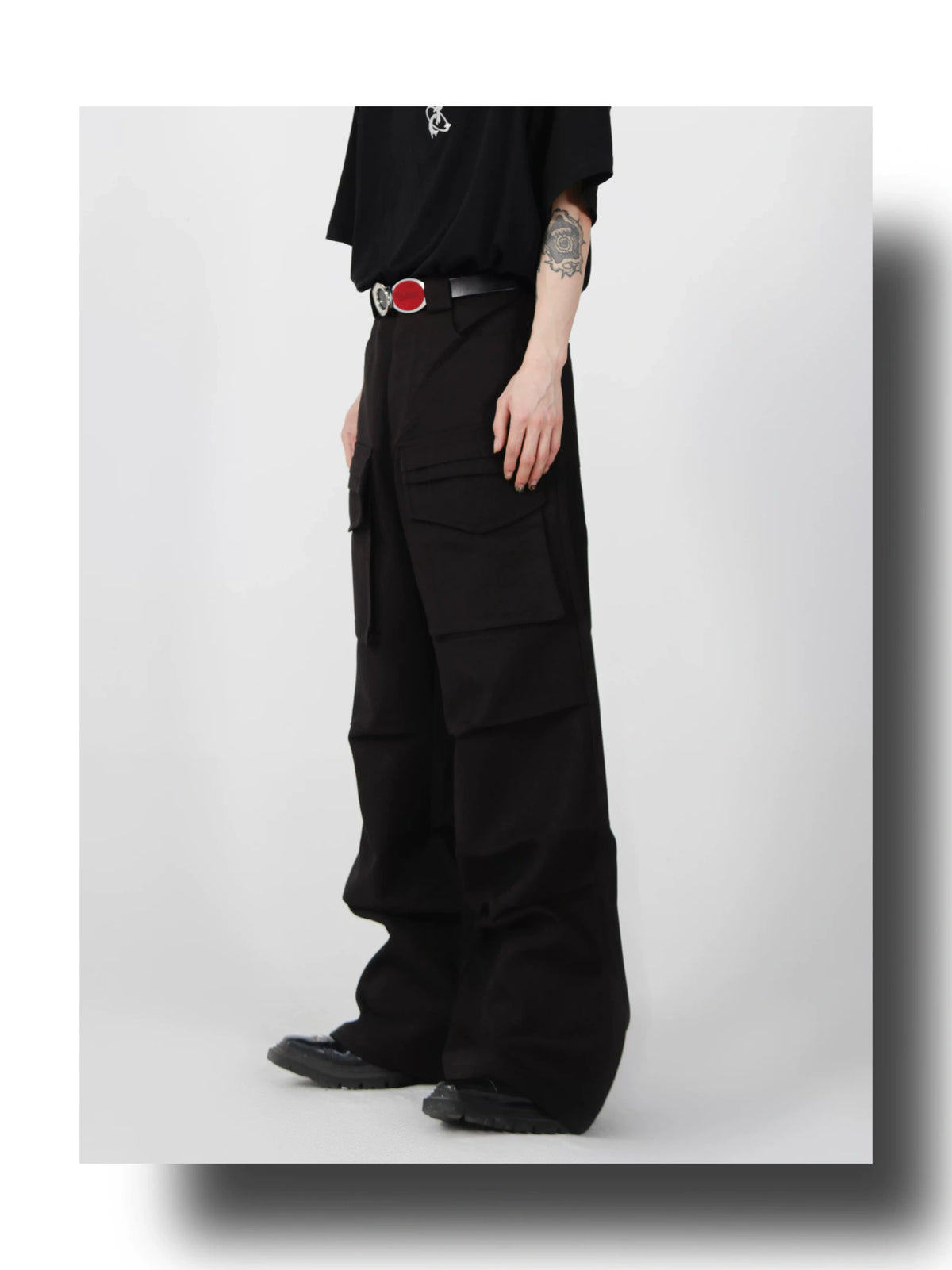Pleated Wide-Leg Cargo Trousers in Gray or Black - detail image 10