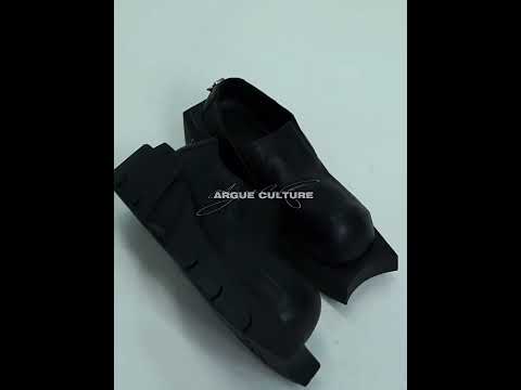 Black Round-Toe Platform Leather Shoes with Metal Logo | ArguE CulturE