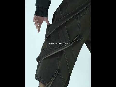 360-degree video showing all angles of these deconstructed wide-leg cargo jeans with distressed details