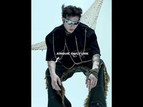 360-degree video showcase of vintage chain t-shirt featuring distressed details and punk streetwear style