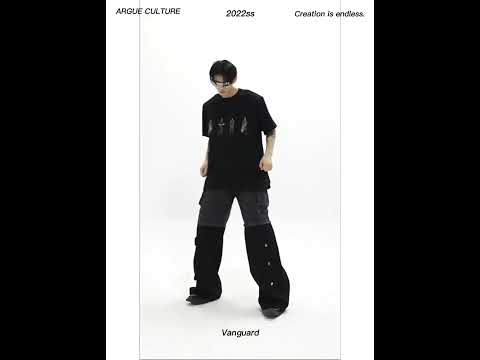 Video demonstrating how to attach and detach the shoulder pads on this oversized graphic cotton t-shirt