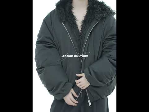 360-degree video showing all features of the men's waterproof winter coat with fur hood