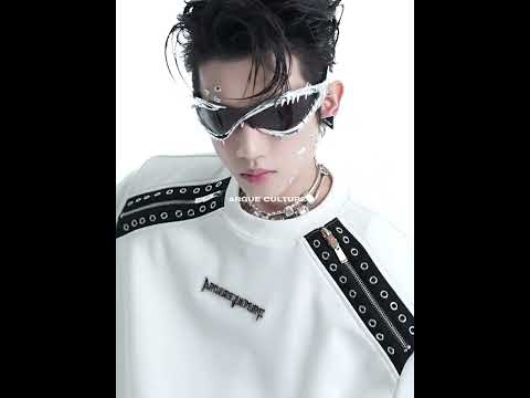 Video demonstrating how to wear and style the deconstructed color-block tee with removable sleeves for different looks