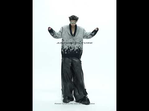 360-degree video showcasing the fluffy oversized V-neck sweater's gradient colors and texture details in motion