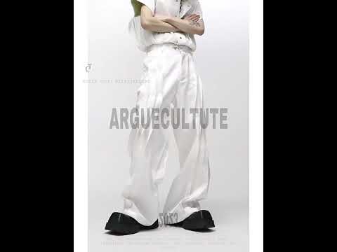 360-degree video showcasing high-waisted cargo pants with metallic buttons and airplane buckle