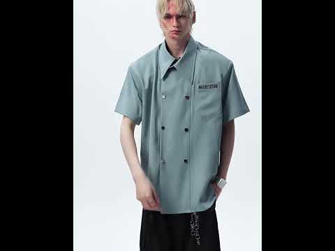 360-degree video showcase of the double-breasted summer shirt highlighting its unique collar and plaid detailing