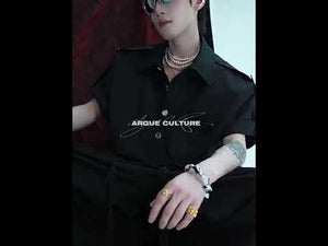 360-degree video showing all angles of this structured shoulder metal-button polo shirt