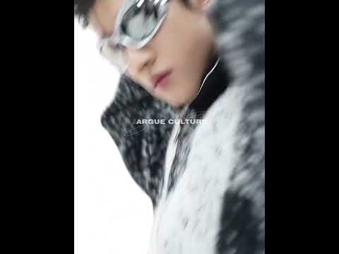 360-degree video showcasing the trendy dragon year gradient knit sweater with oversized fit and fuzzy texture details
