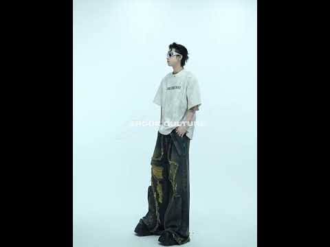 360-degree video showing metallic shoulder pads and cosmic print details of streetwear summer top