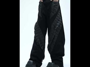 360-degree video showcasing the movement and unique 3D pleats of these avant-garde cargo pants