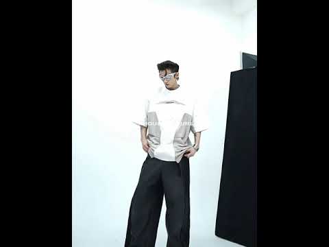 360-degree video showing all angles of the patchwork oversized streetwear tee with drop shoulder