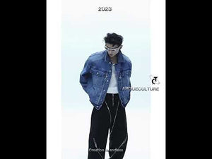 360-degree video showcasing the cropped oversized fit and metal zipper details of this vintage denim jacket