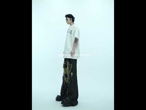 Video showcasing how to wear this deconstructed metal ring oversized tee with streetwear aesthetic