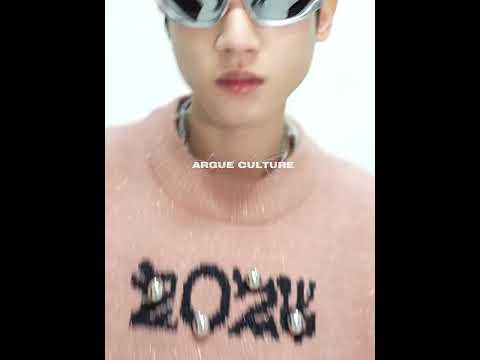 360-degree video showcasing the glitter accents and chunky knit texture of this Lunar Year dragon pullover
