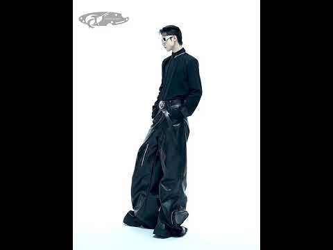 360-degree video showcase of the structured slim-fit tee featuring metal zipper collar and contrast details