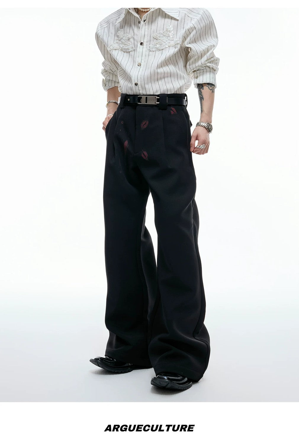 desc::red-lip-graphic-pleated-flare-trousers-detail-img-10