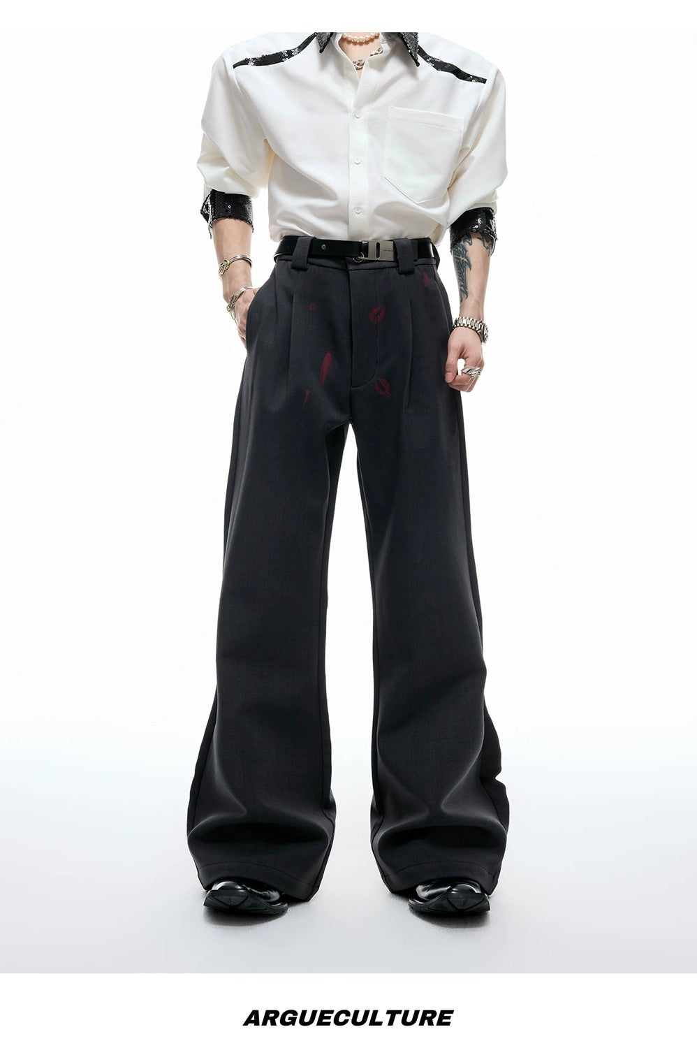 desc::red-lip-graphic-pleated-flare-trousers-detail-img-14