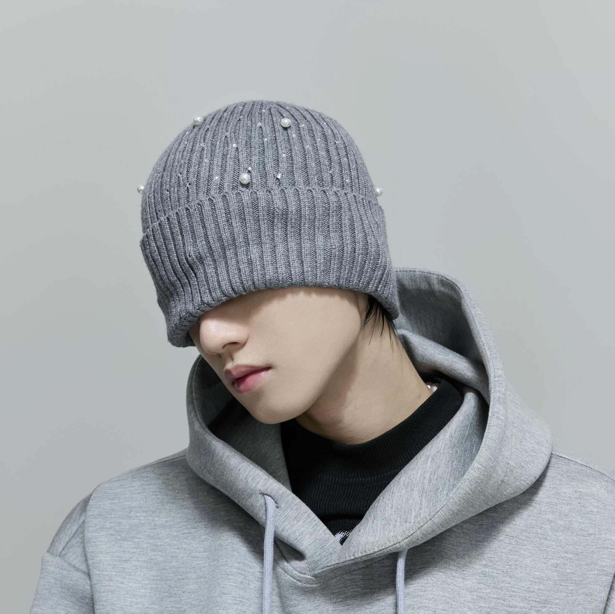 Black shimmer pearl oversized beanie for streetwear style