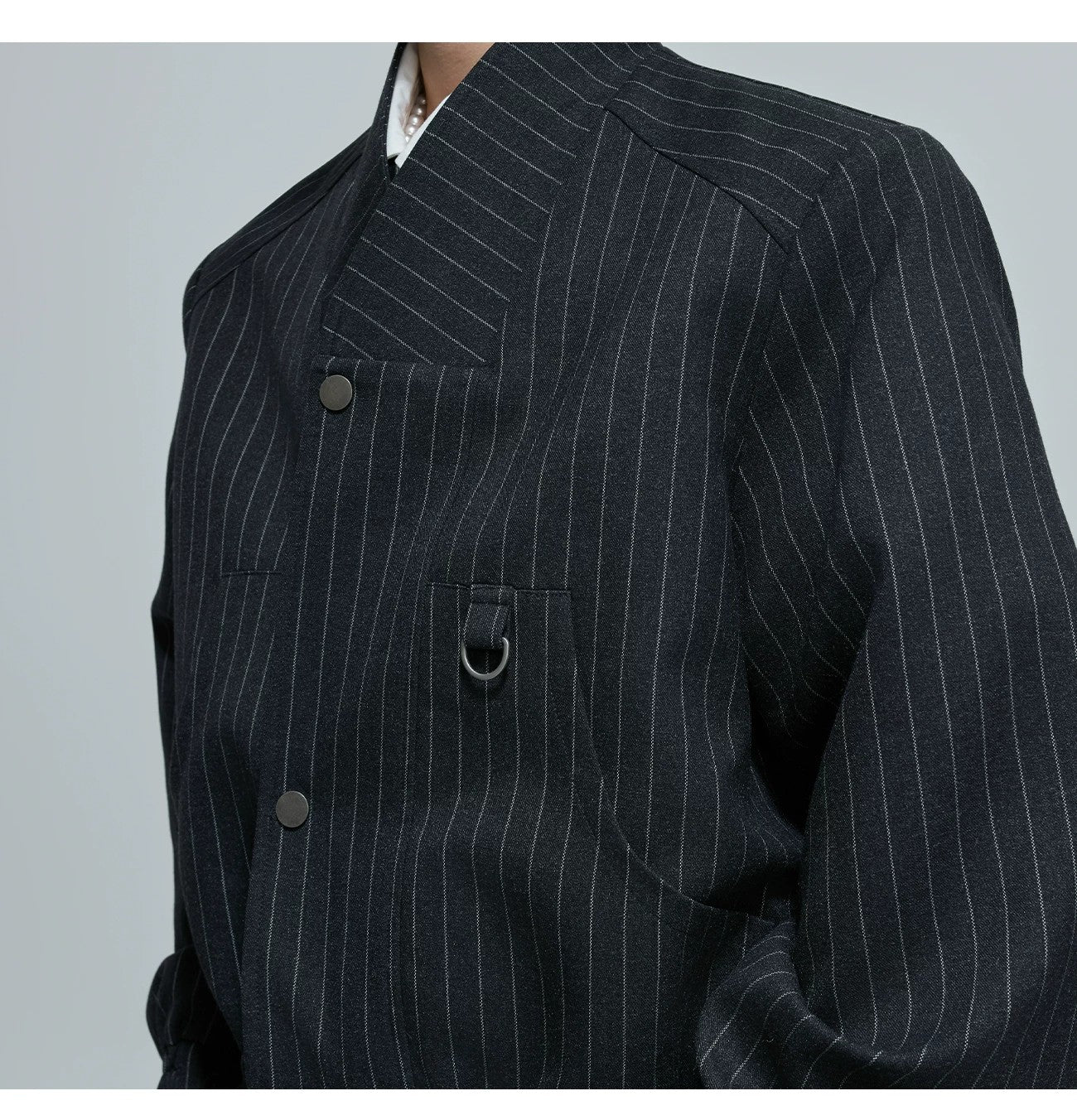 desc::striped-stand-collar-boxy-jacket-unisex-streetwear-essential-detail-img-6