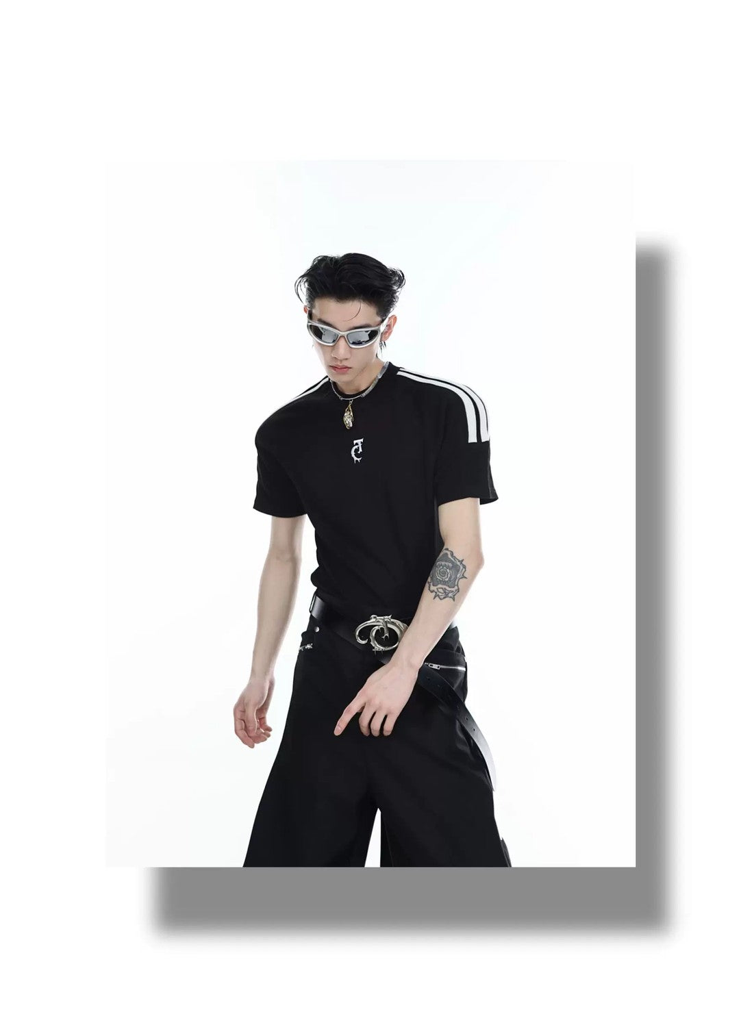 desc::textured-striped-slim-fit-tee-avant-garde-unisex-top-detail-img-4