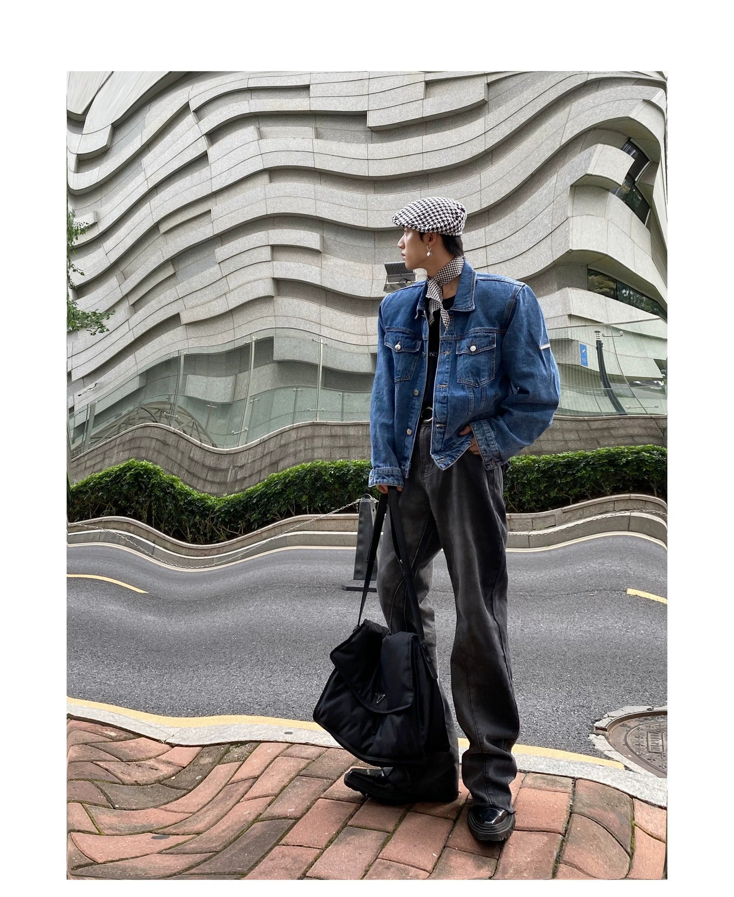 desc::tie-dye-gradient-flared-jeans-with-distressed-hem-detail-img-16