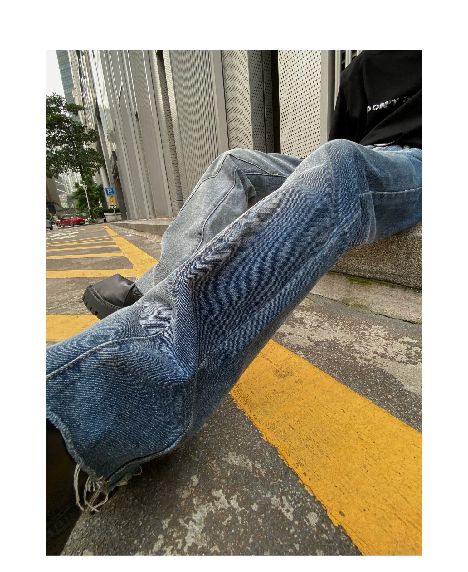 desc::tie-dye-gradient-flared-jeans-with-distressed-hem-detail-img-6