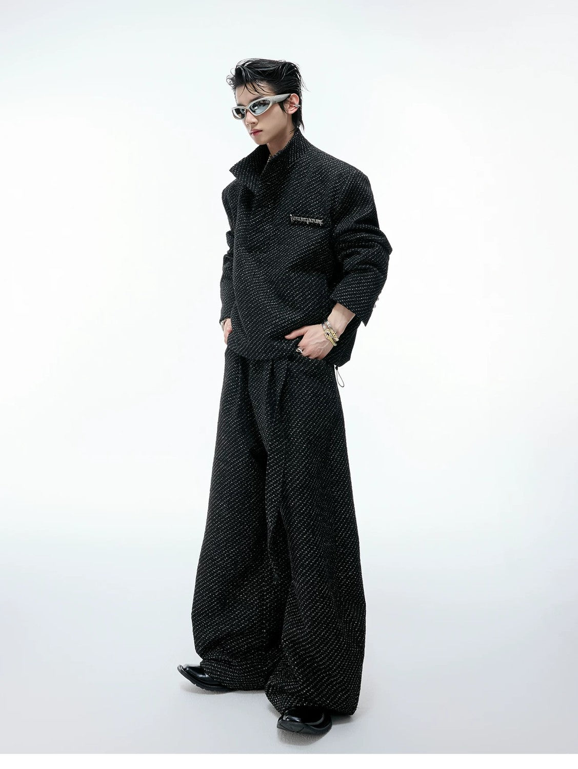 desc::tweed-textured-streetwear-set-pearl-button-jacket-pants-detail-img-4