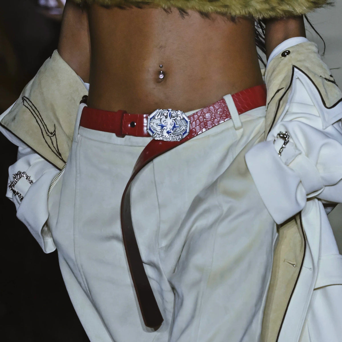Two-Tone Cowhide Belt With Titanium Buckle | Unisex - detail image 1