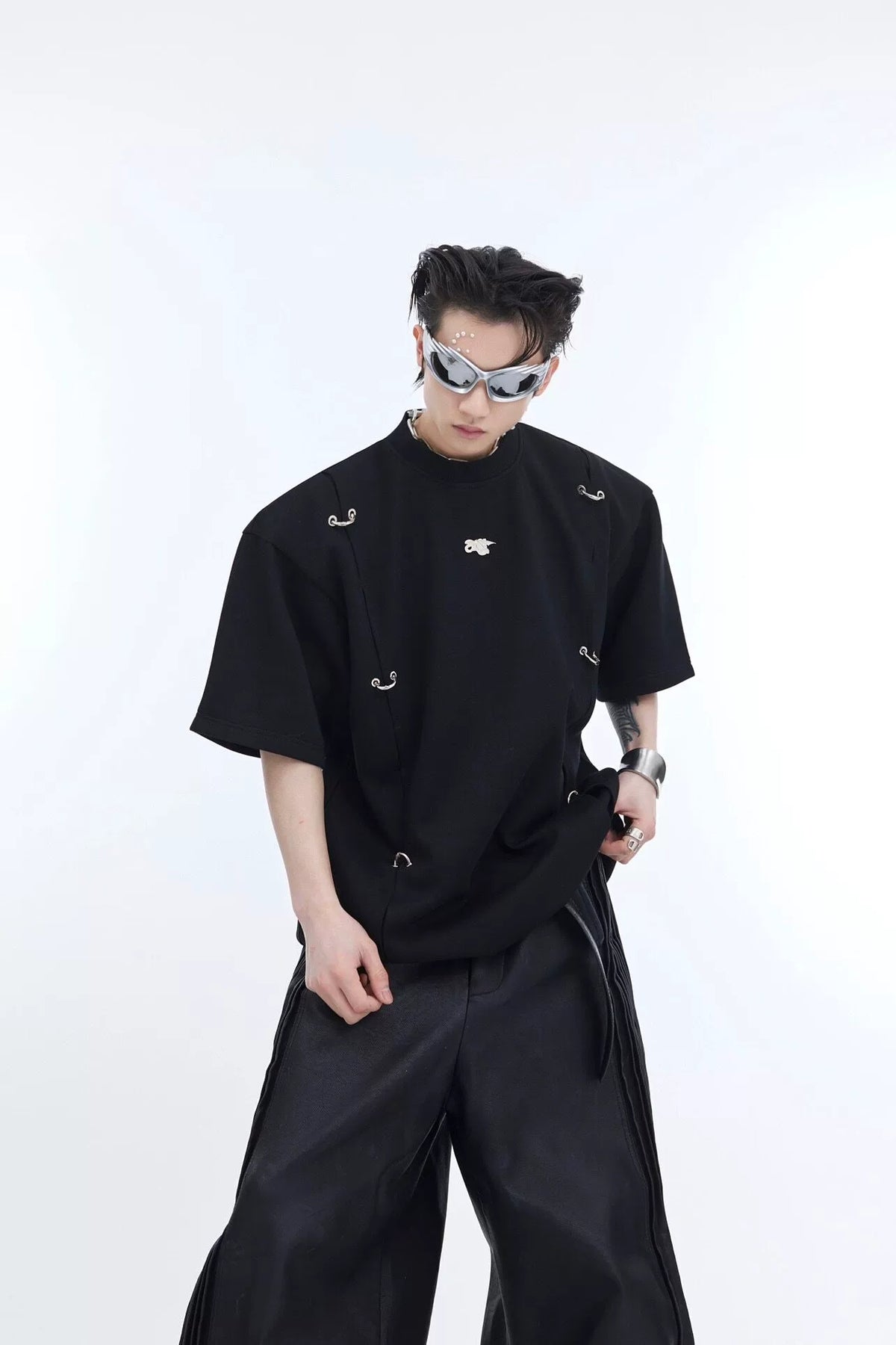 Unisex Metal-Accent Padded Shoulder Crew Neck T-Shirt - Black