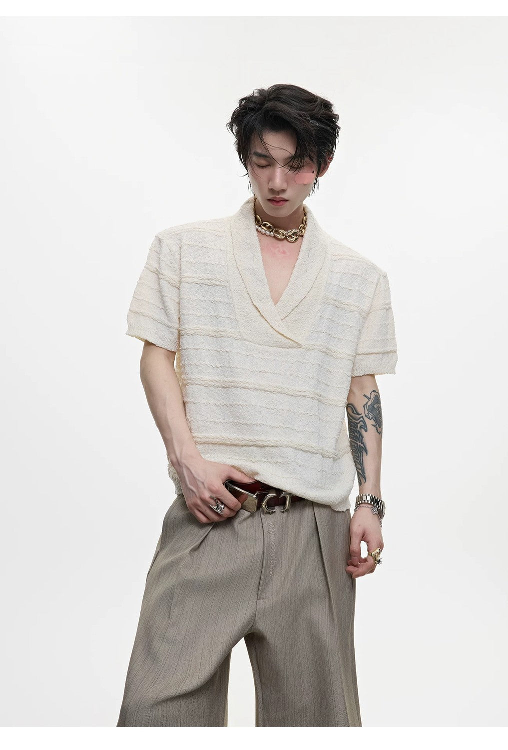 desc::v-neck-knit-streetwear-tee-luxury-embroidery-summer-sweater-detail-img-6