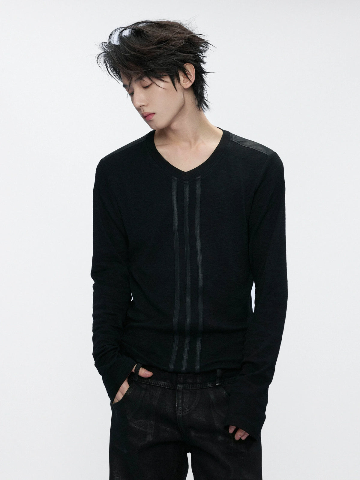 V-Neck Leather-Panel Ripple-Line Long-Sleeve Top - main image 4