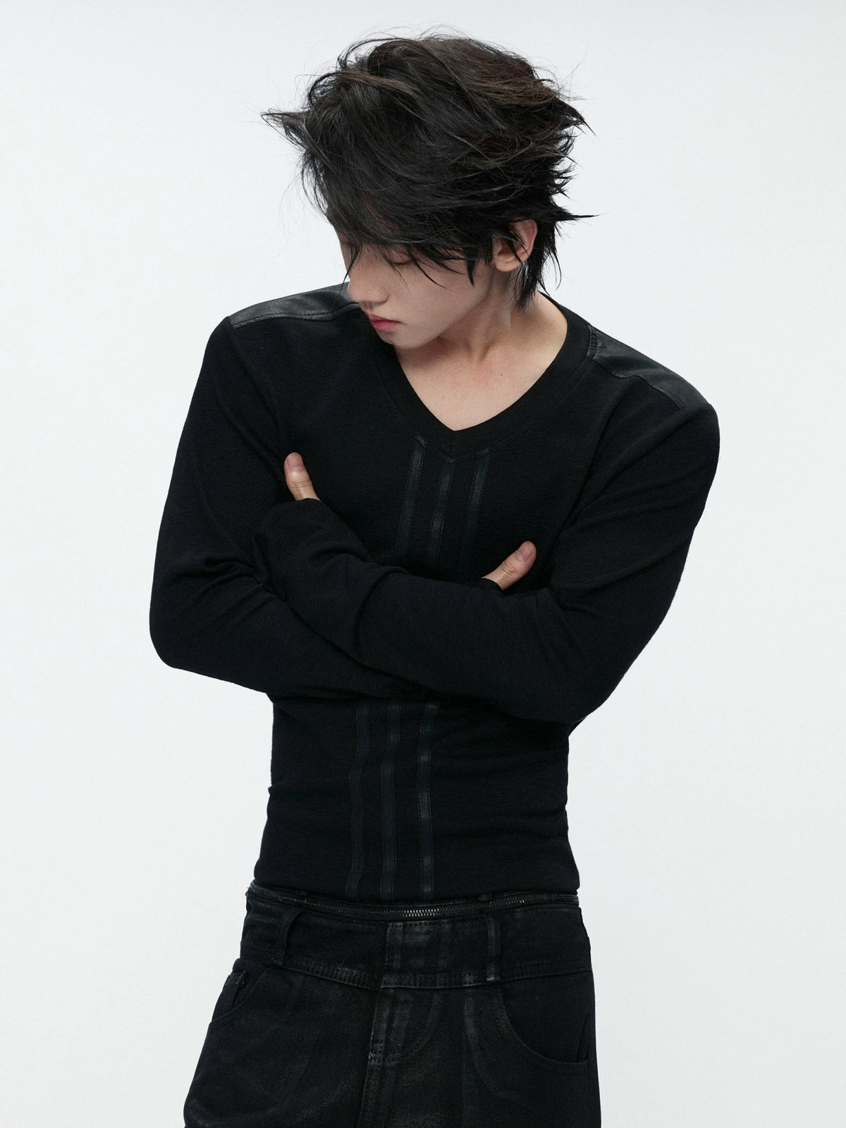 V-Neck Leather-Panel Ripple-Line Long-Sleeve Top - main image 2