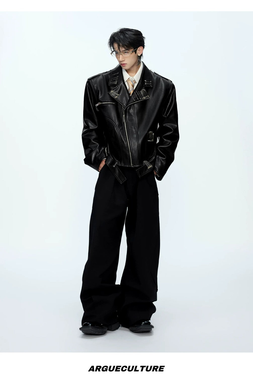 desc::vintage-geisha-graphic-pin-cropped-leather-jacket-detail-img-12