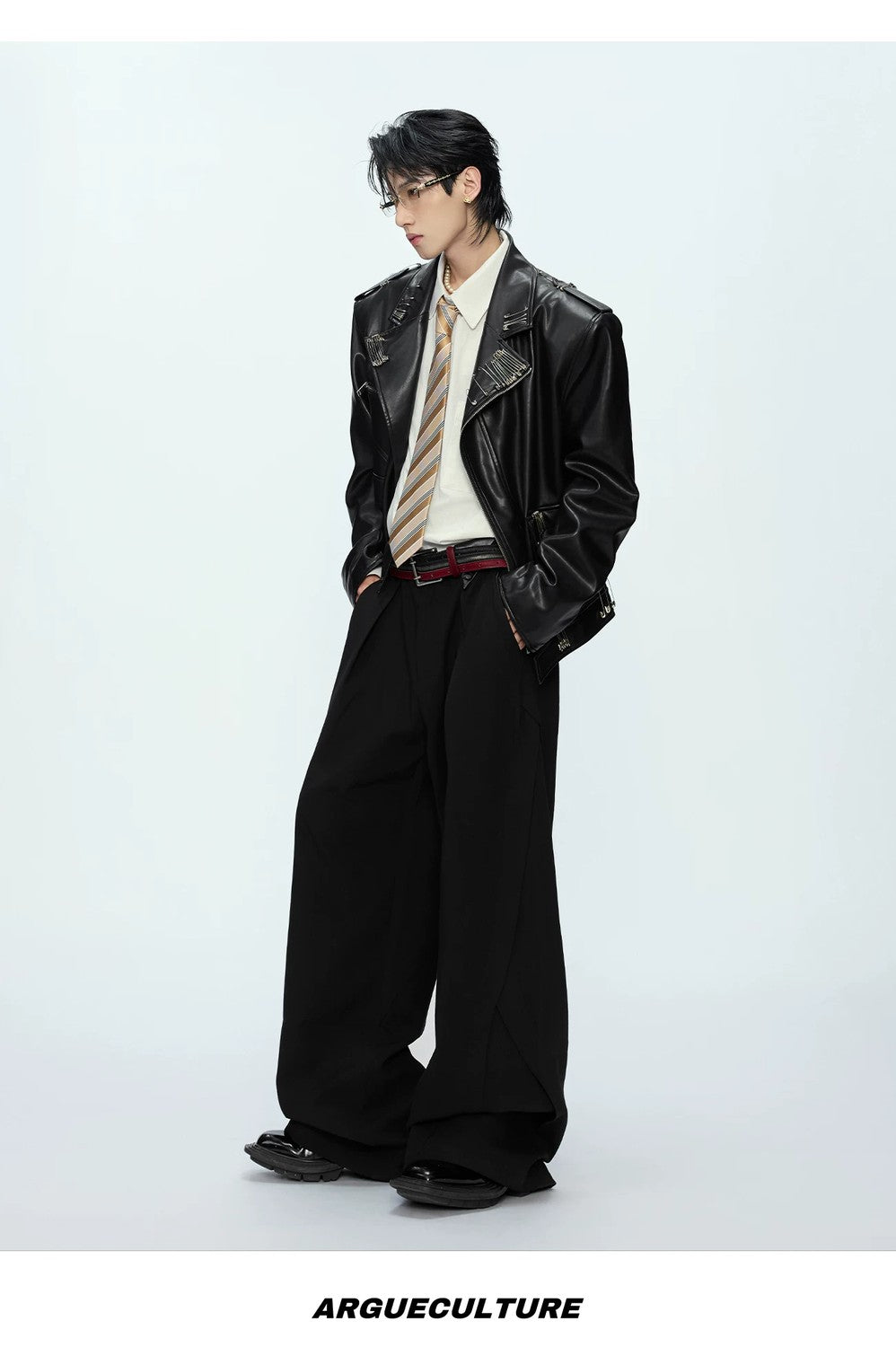 desc::vintage-geisha-graphic-pin-cropped-leather-jacket-detail-img-13