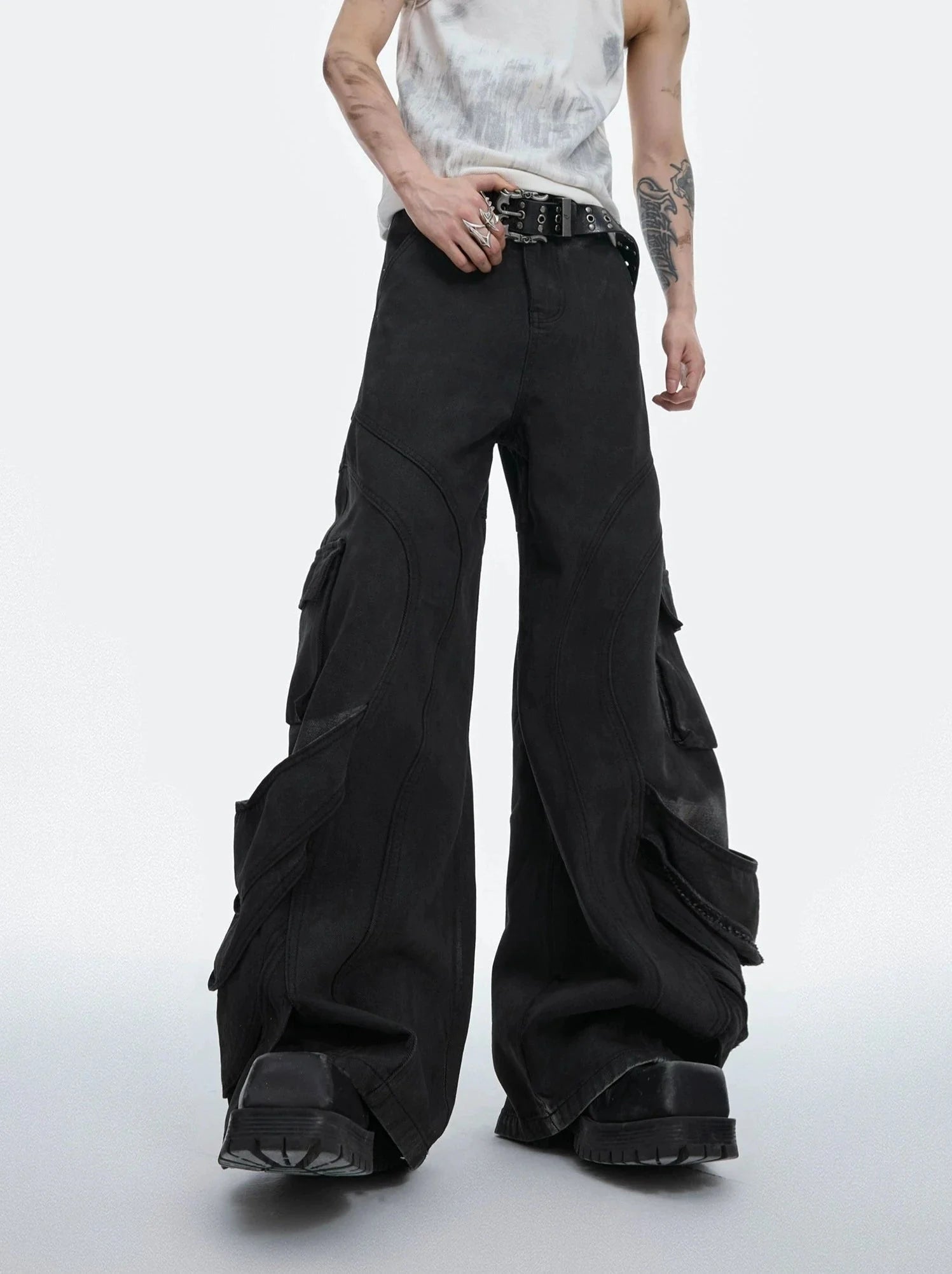 Vintage Washed Cargo Jeans with Large Pockets and Pleated Details - ArguE CulturE