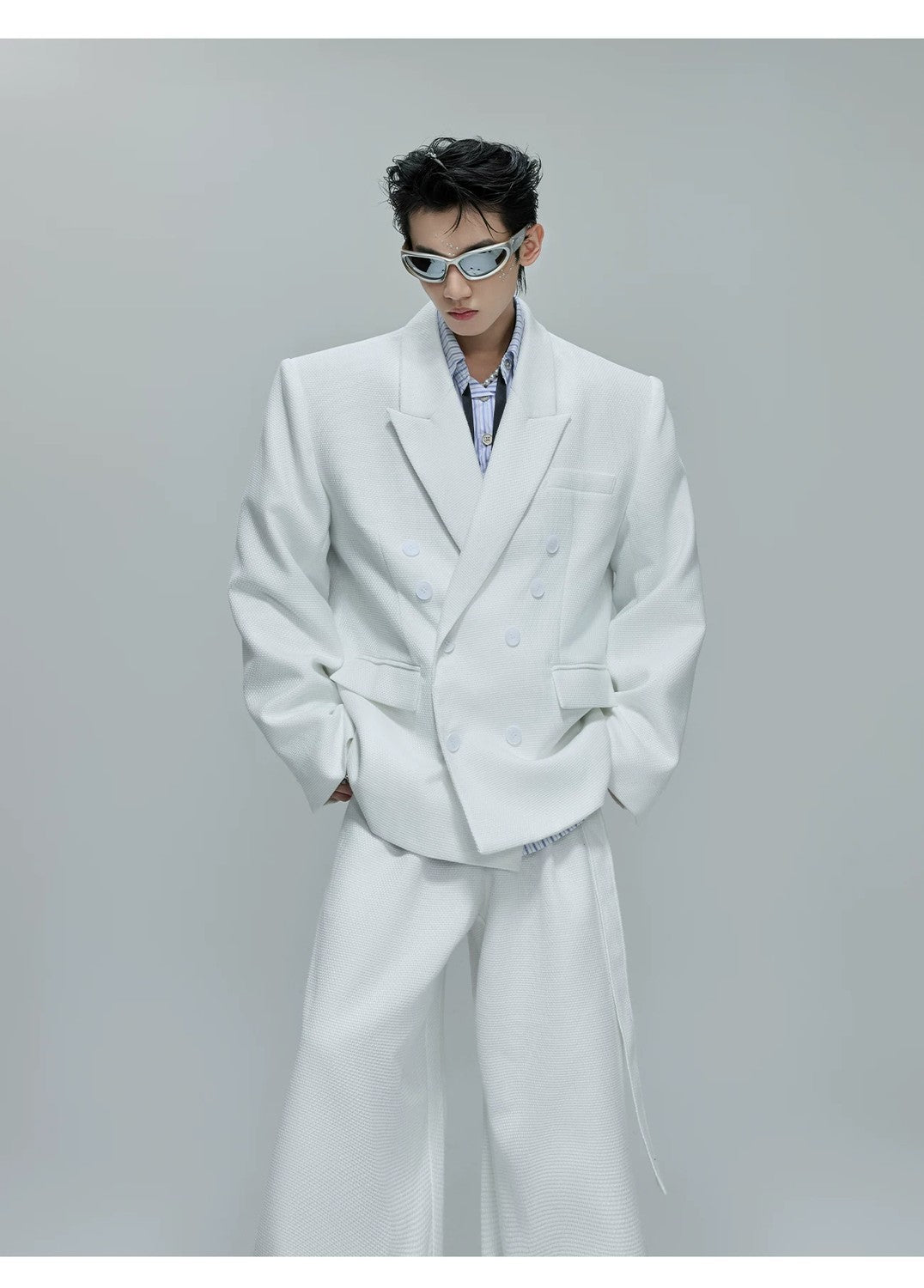 desc::waffle-texture-pearl-accent-oversized-blazer-set-detail-img-4