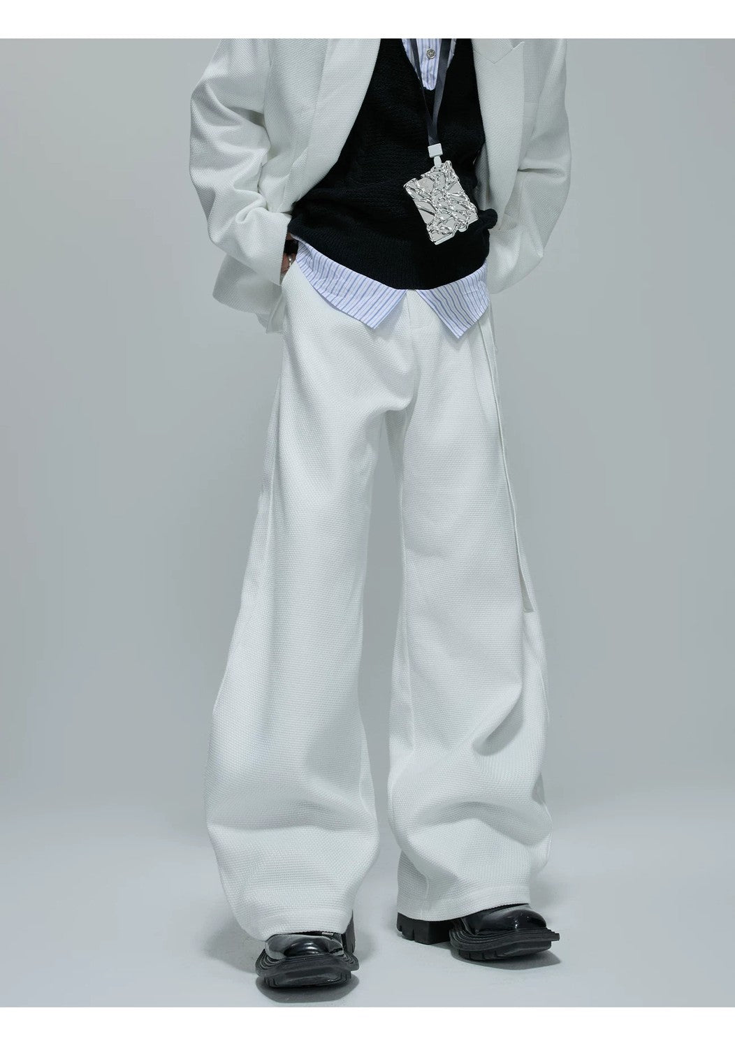 desc::waffle-texture-pearl-accent-oversized-blazer-set-detail-img-6